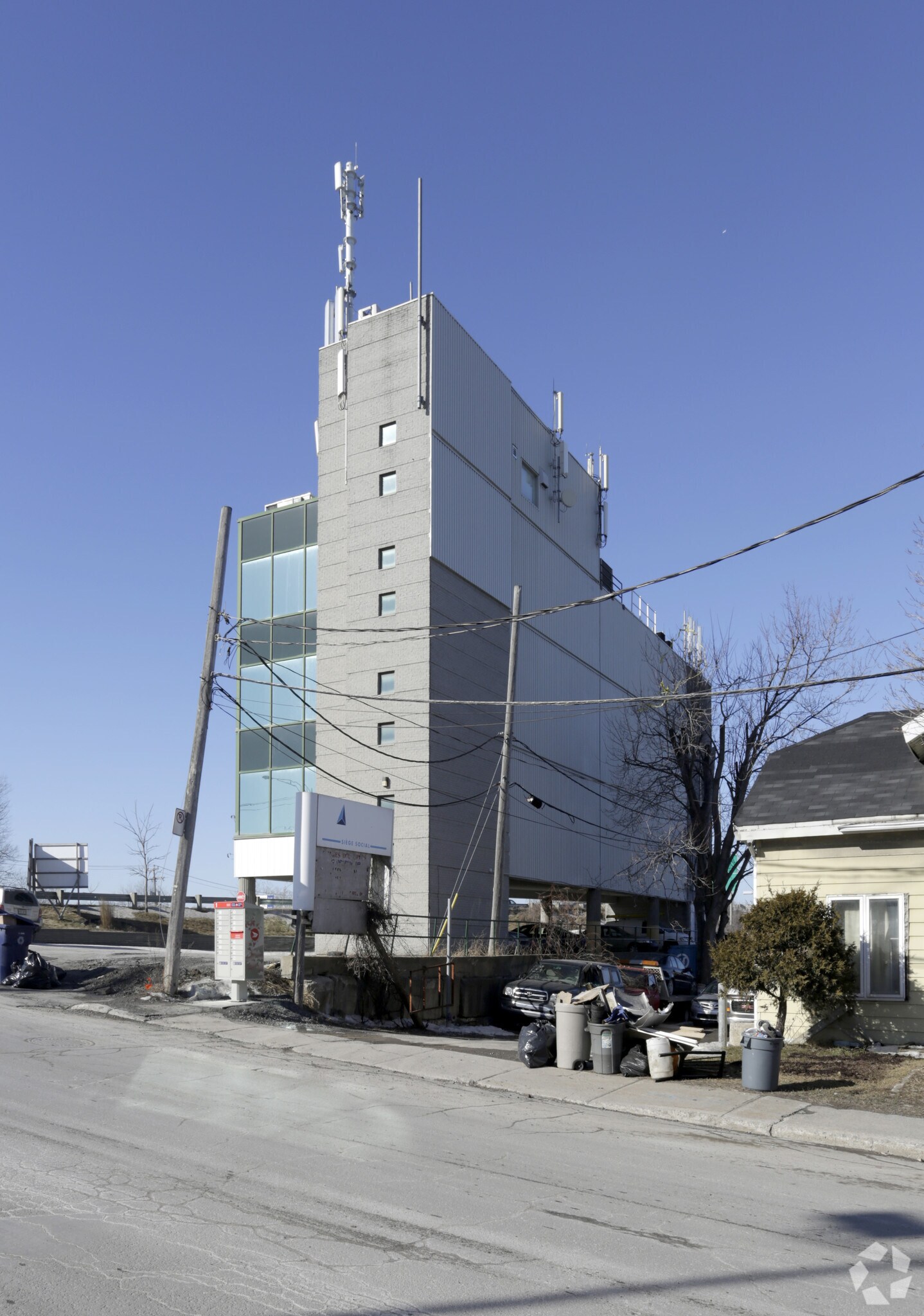 1555 Boul Des Laurentides, Laval, QC à louer Photo principale– Image 1 sur 3