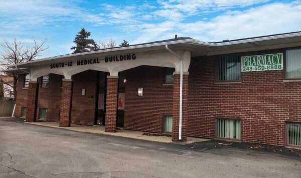 18161 W 12 Mile Rd, Southfield, MI à louer Photo de l’immeuble– Image 1 sur 2