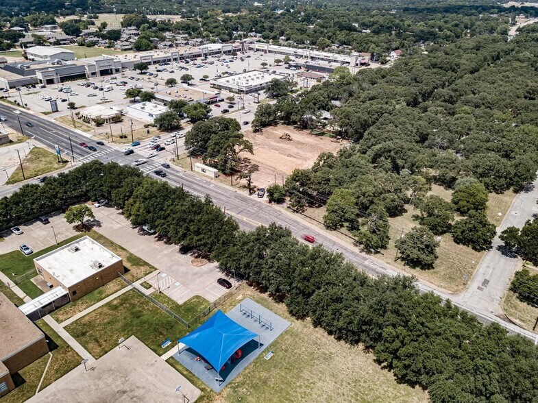 1525 W Randol Mill Rd, Arlington, TX à vendre - Photo de l’immeuble – Image 2 sur 8
