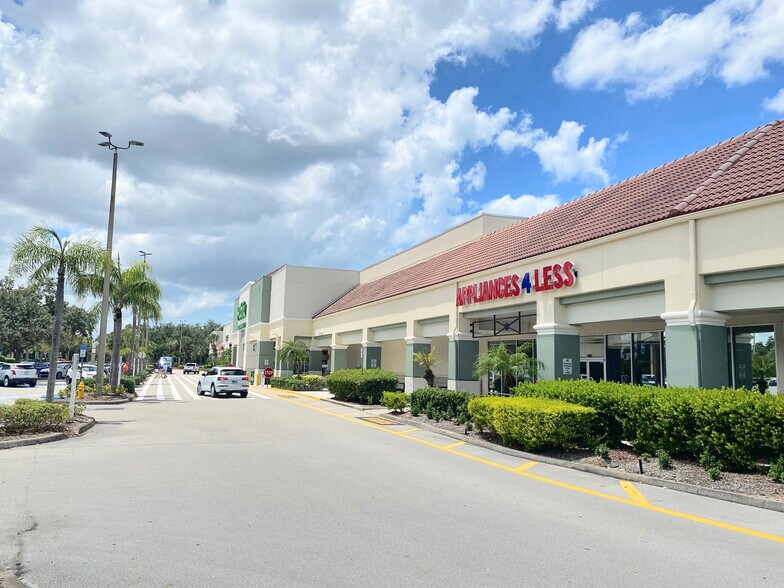 24600 S Tamiami Trl, Bonita Springs, FL à louer - Photo de l’immeuble – Image 1 sur 4