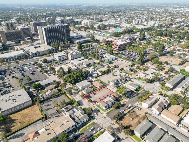 846 N Van Ness Ave, Santa Ana, CA à vendre - Photo de l’immeuble – Image 3 sur 20
