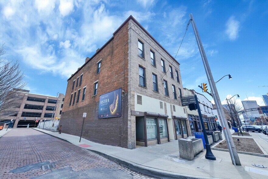 726-728 N High St, Columbus, OH à louer - Photo de l’immeuble – Image 3 sur 15