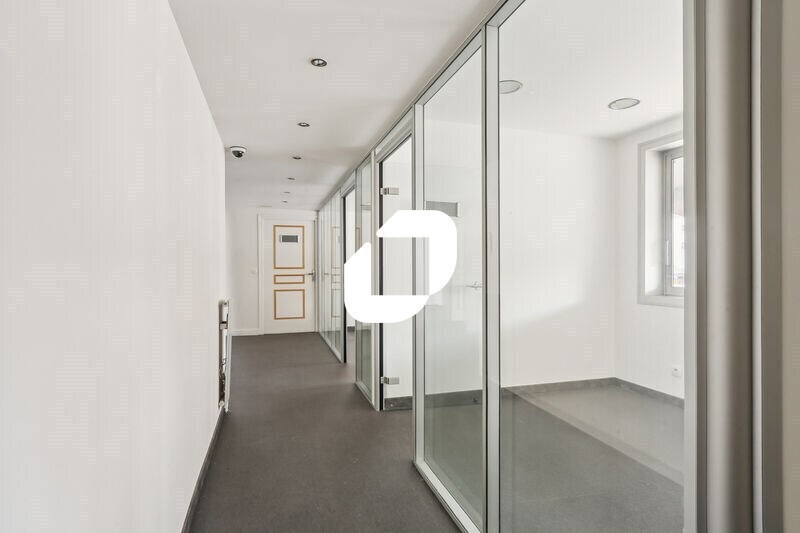 Bureau dans Courbevoie à vendre - Photo de l’immeuble – Image 3 sur 13