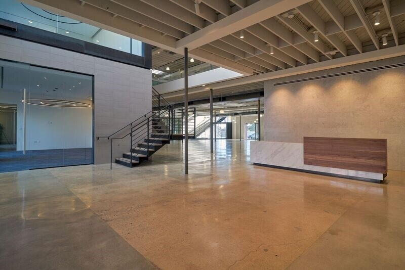 2236 S Barrington Ave, Los Angeles, CA à louer - Photo de l’immeuble – Image 3 sur 35