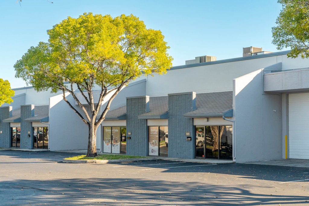 7950-7966 NW 14th St, Miami, FL à louer Photo de l’immeuble– Image 1 sur 2