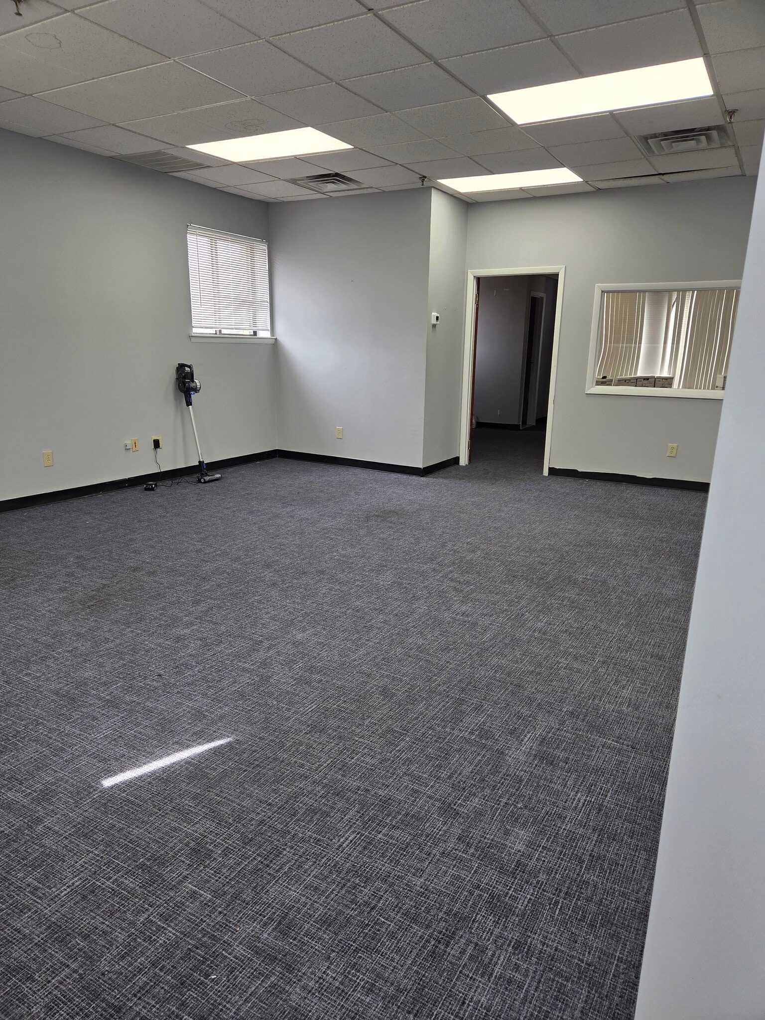 677 Commerce St, Thornwood, NY à louer Photo intérieure– Image 1 sur 9