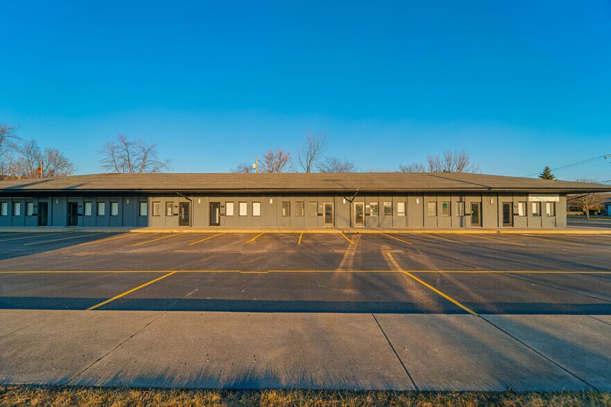 8031-8045 Euclid Ave, Munster, IN à louer - Photo de l’immeuble – Image 2 sur 9