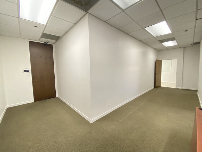 4966 El Camino Real, Los Altos, CA à vendre - Photo intérieure – Image 2 sur 13