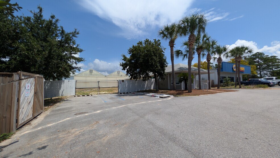 515 Mountain Dr, Destin, FL à louer - Photo de l’immeuble – Image 3 sur 32