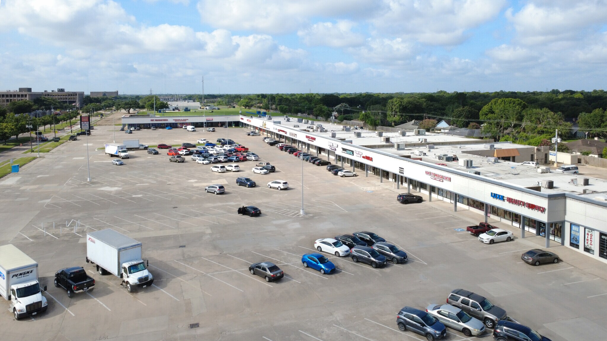 9700-9950 Fondren Rd, Houston, TX à louer Photo de l’immeuble– Image 1 sur 12