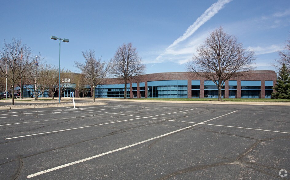 1313 Lone Oak Rd, Eagan, MN à louer - Photo principale – Image 1 sur 3