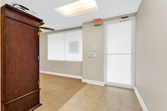 493 Barger Dr, Port Charlotte, FL à louer Photo intérieure– Image 1 sur 7