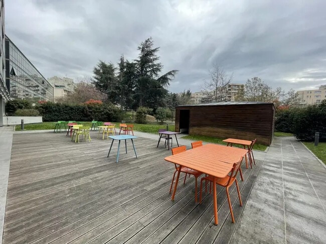 Plus de détails pour 19 Rue Mozart, Clichy - Bureau à louer