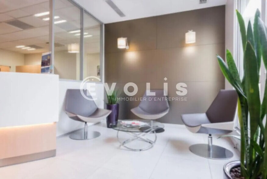 Bureau dans Neuilly-sur-Seine à louer - Photo de l’immeuble – Image 3 sur 12