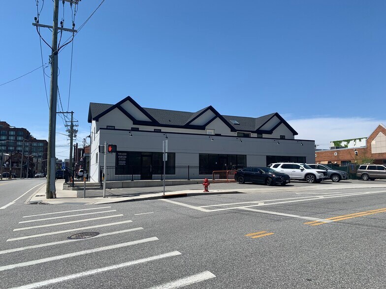 144 2nd St, Mineola, NY à louer - Photo de l’immeuble – Image 1 sur 12
