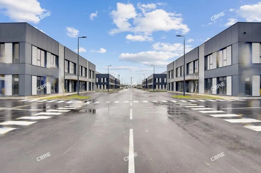 Bureau dans Le Bourget à louer - Photo de l’immeuble – Image 2 sur 17