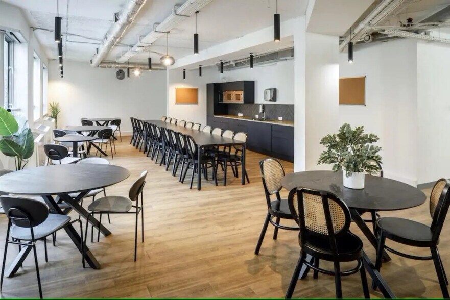 43-45 Avenue De Clichy, Paris à louer - Photo de l’immeuble – Image 3 sur 15