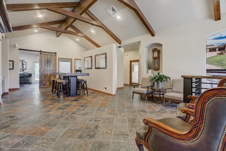 1821 Austin Bluffs Pky, Colorado Springs, CO à vendre - Photo de l’immeuble – Image 3 sur 9