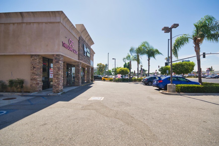 6242 Beach Blvd, Buena Park, CA à louer - Photo de l’immeuble – Image 2 sur 10