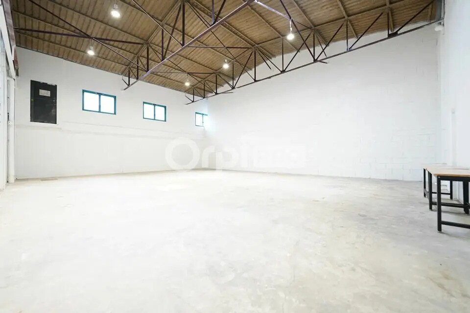 Local d’activités dans Vénissieux à louer Photo intérieure– Image 1 sur 9