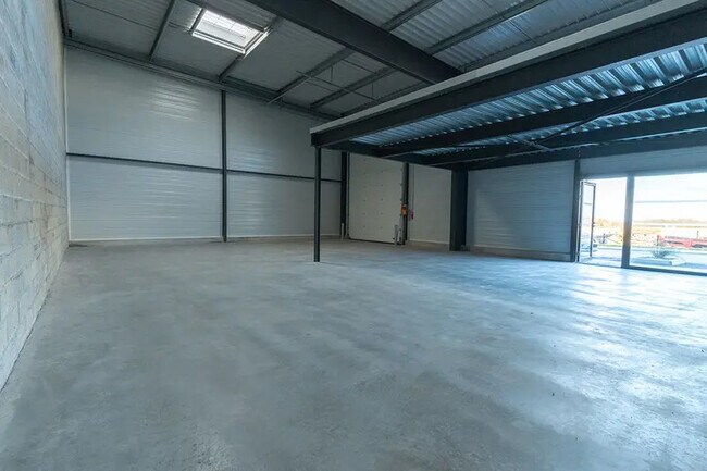 Plus de détails pour Local commercial à vendre