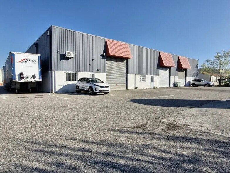 Local d’activités dans Rognac à louer - Photo de l’immeuble – Image 2 sur 2