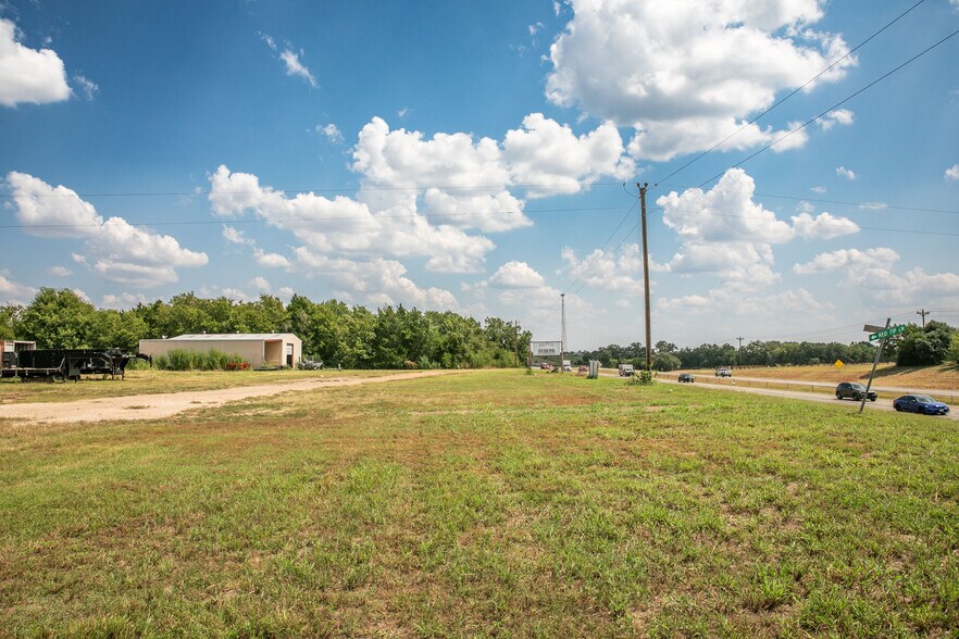 20 Red Tip Lane, Brenham, TX à vendre - Photo principale – Image 1 sur 20