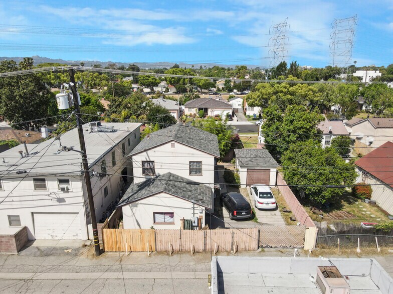 918 N Screenland Dr, Burbank, CA à vendre - Photo de l’immeuble – Image 3 sur 21