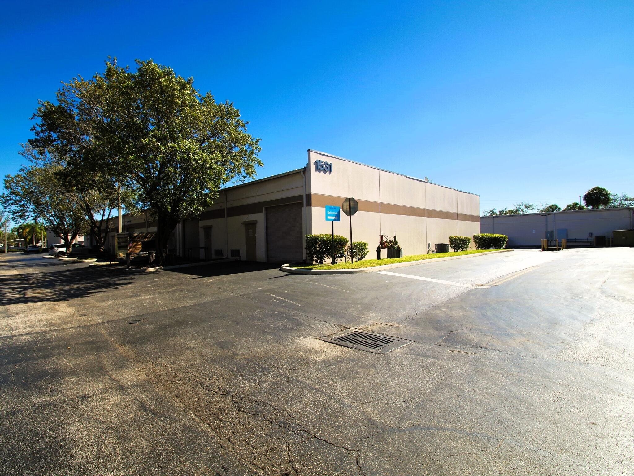 1525 NW 3rd St, Deerfield Beach, FL à louer Photo de l’immeuble– Image 1 sur 15