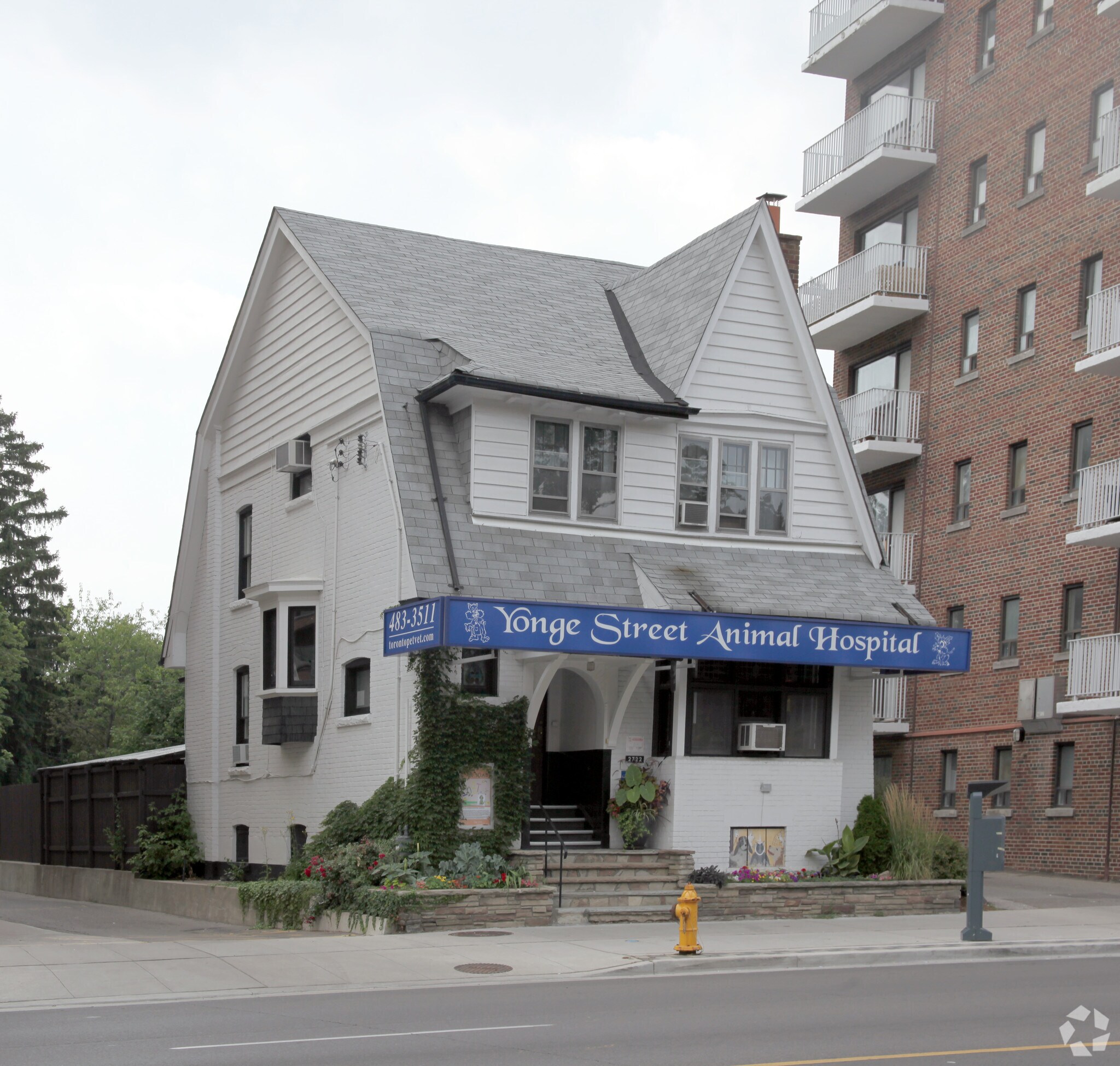 2722 Yonge St, Toronto, ON à vendre Photo principale– Image 1 sur 14