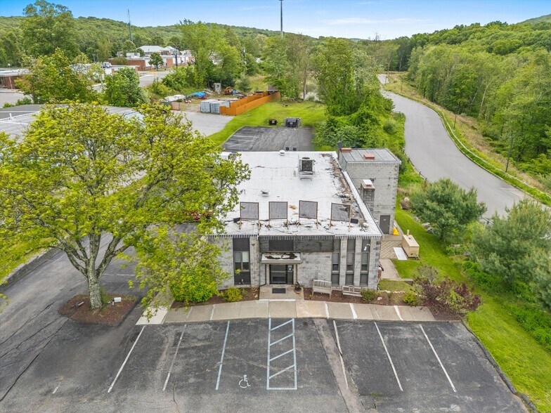 1995 Route 6, Carmel, NY à vendre - Photo de l’immeuble – Image 2 sur 45