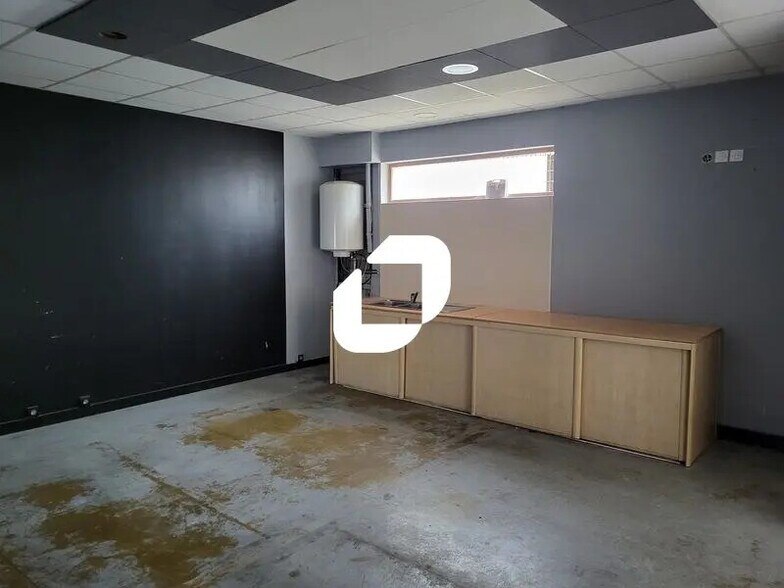 Local d’activités dans Bègles à louer - Photo de l’immeuble – Image 2 sur 10