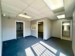 9361 Winkler Dr, Houston, TX à louer Photo intérieure– Image 1 sur 5