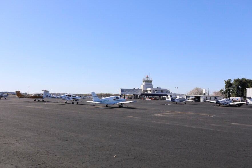 58 Watson Aviation Rd, Greenville, SC à louer - Photo principale – Image 1 sur 4