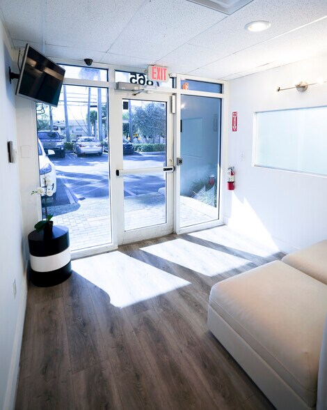 7865 NW 46th St, Doral, FL à louer - Hall d’entrée – Image 2 sur 30