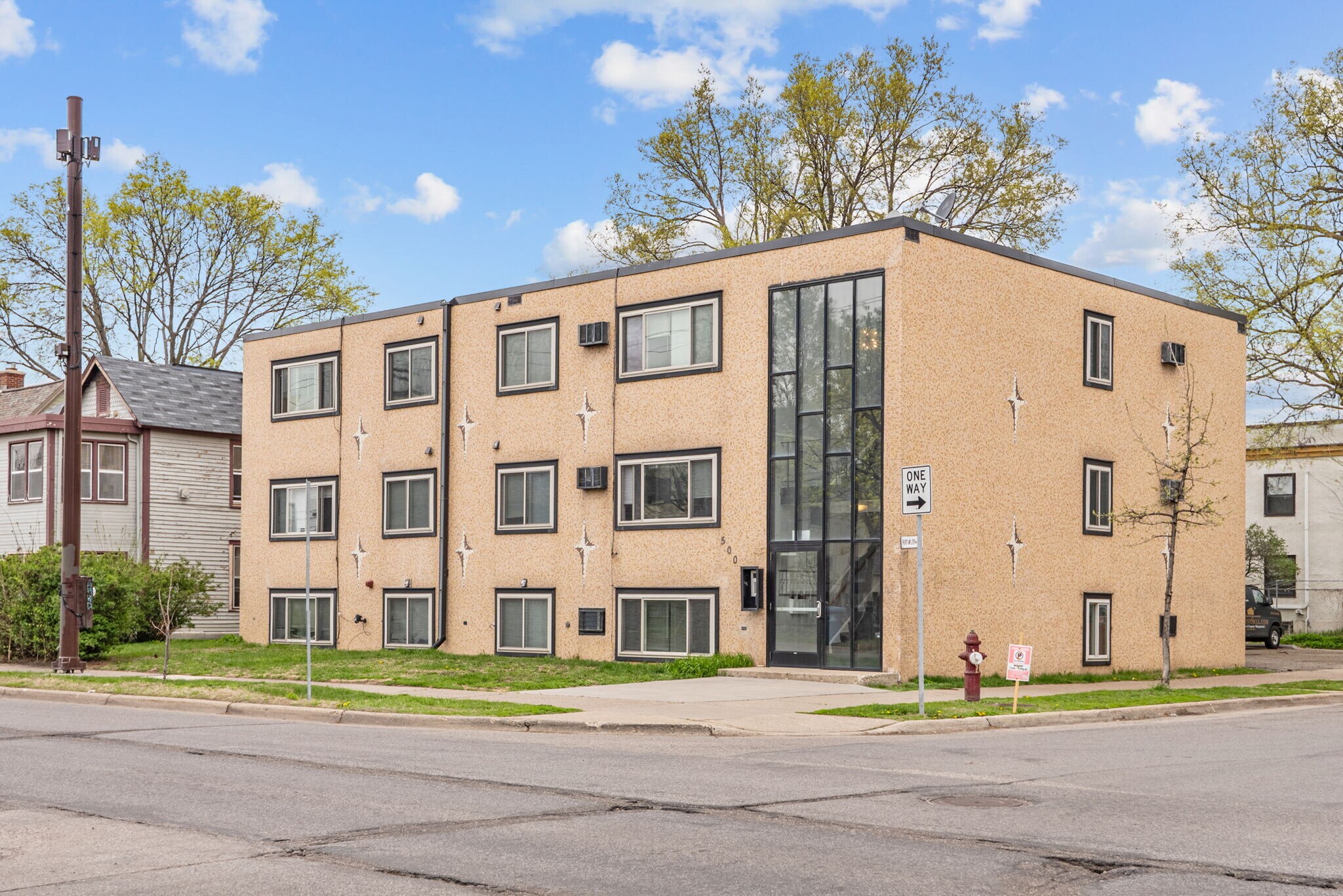 500 W 28th St, Minneapolis, MN à vendre Photo de l’immeuble– Image 1 sur 18