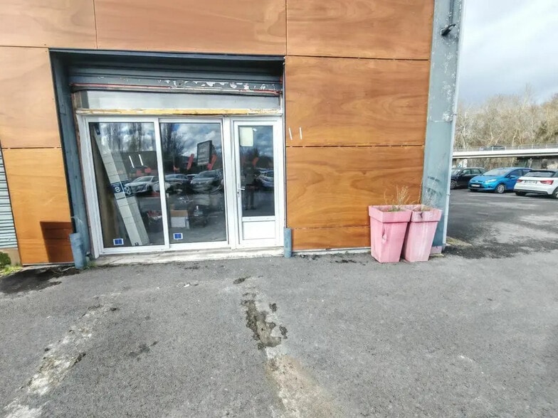 Local d’activités dans Cormontreuil à louer - Photo de l’immeuble – Image 1 sur 4