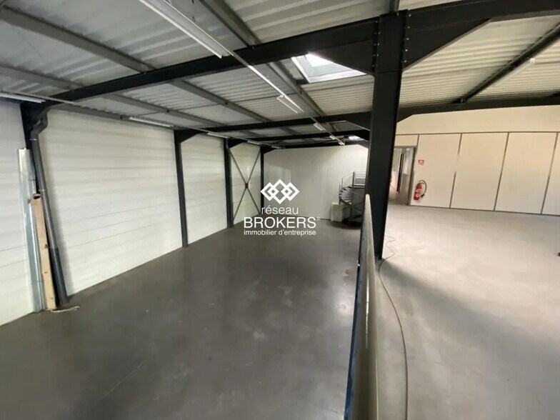 Local d’activités dans Veurey-Voroize à louer - Photo de l’immeuble – Image 3 sur 10