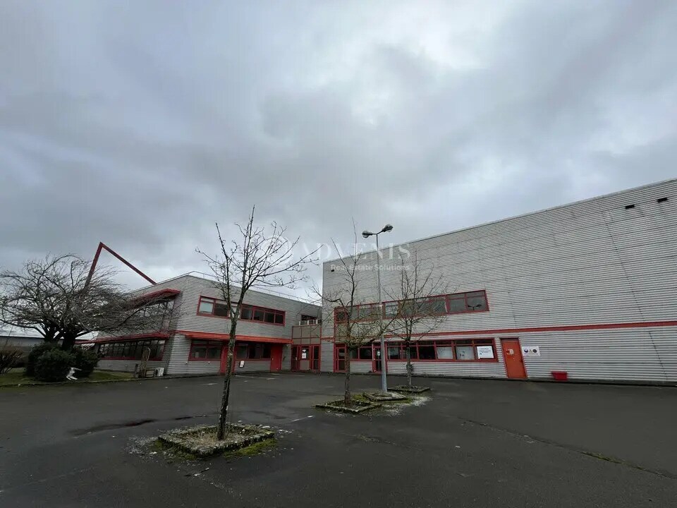 Industriel/Logistique dans Maurepas à louer Photo de l’immeuble– Image 1 sur 13