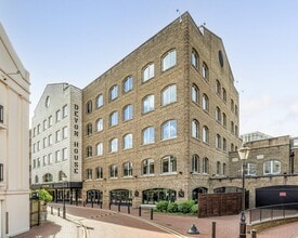 58 St. Katharines Way, Londres à louer Photo de l’immeuble– Image 1 sur 12