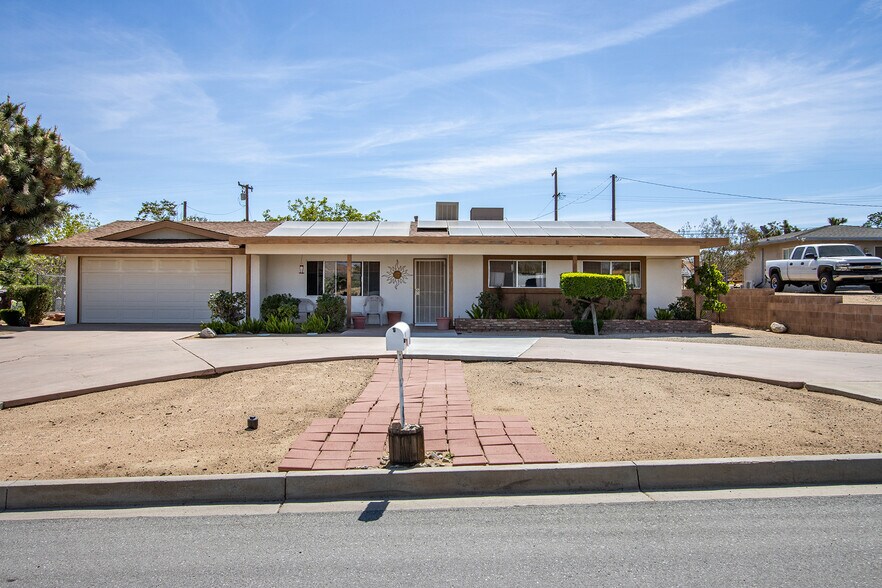 7211 Joshua Ln, Yucca Valley, CA à louer - Photo de l’immeuble – Image 1 sur 22