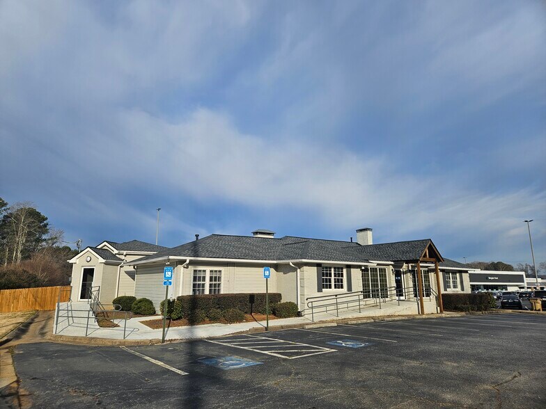 703 Atlanta Hwy, Cumming, GA à louer - Photo de l’immeuble – Image 2 sur 24