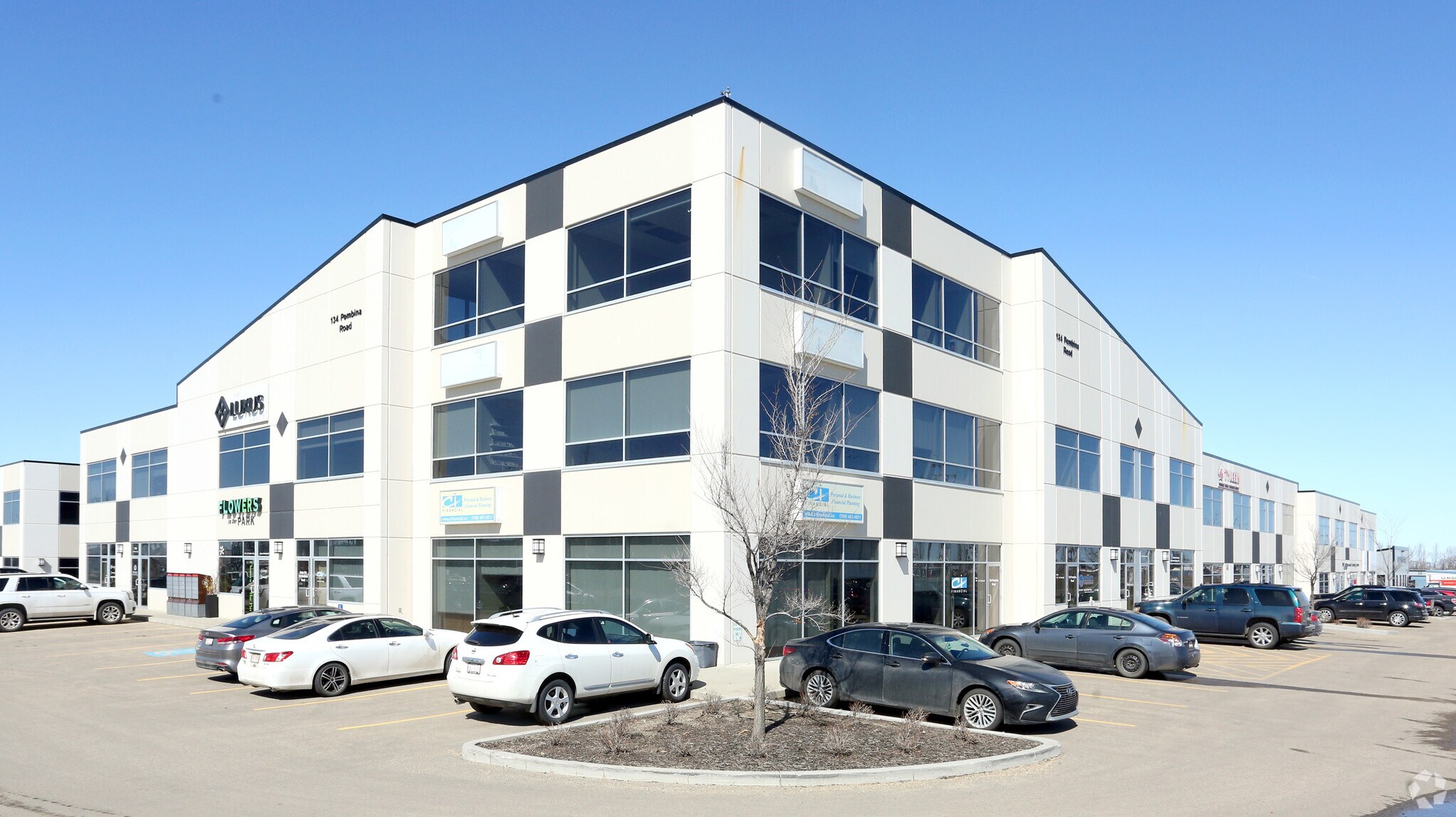 134 Pembina Rd, Sherwood Park, AB à vendre Photo principale– Image 1 sur 49