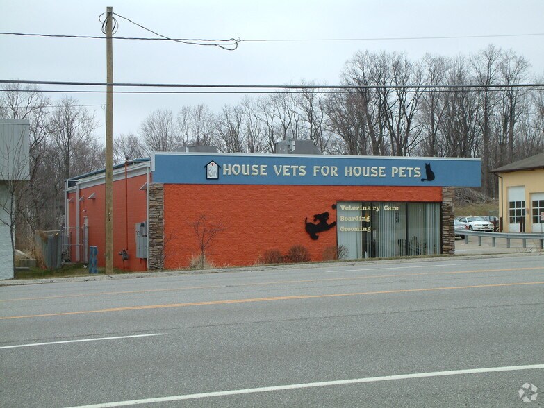 8240 Beechmont Ave, Cincinnati, OH à vendre - Photo de l’immeuble – Image 2 sur 2