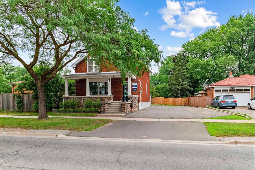 3569 Cawthra Rd, Mississauga, ON à vendre - Photo de l’immeuble – Image 2 sur 33