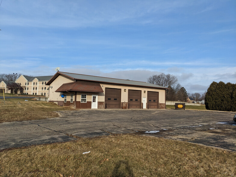 1621 Sleezer Home Rd, Freeport, IL à vendre - Photo principale – Image 1 sur 15