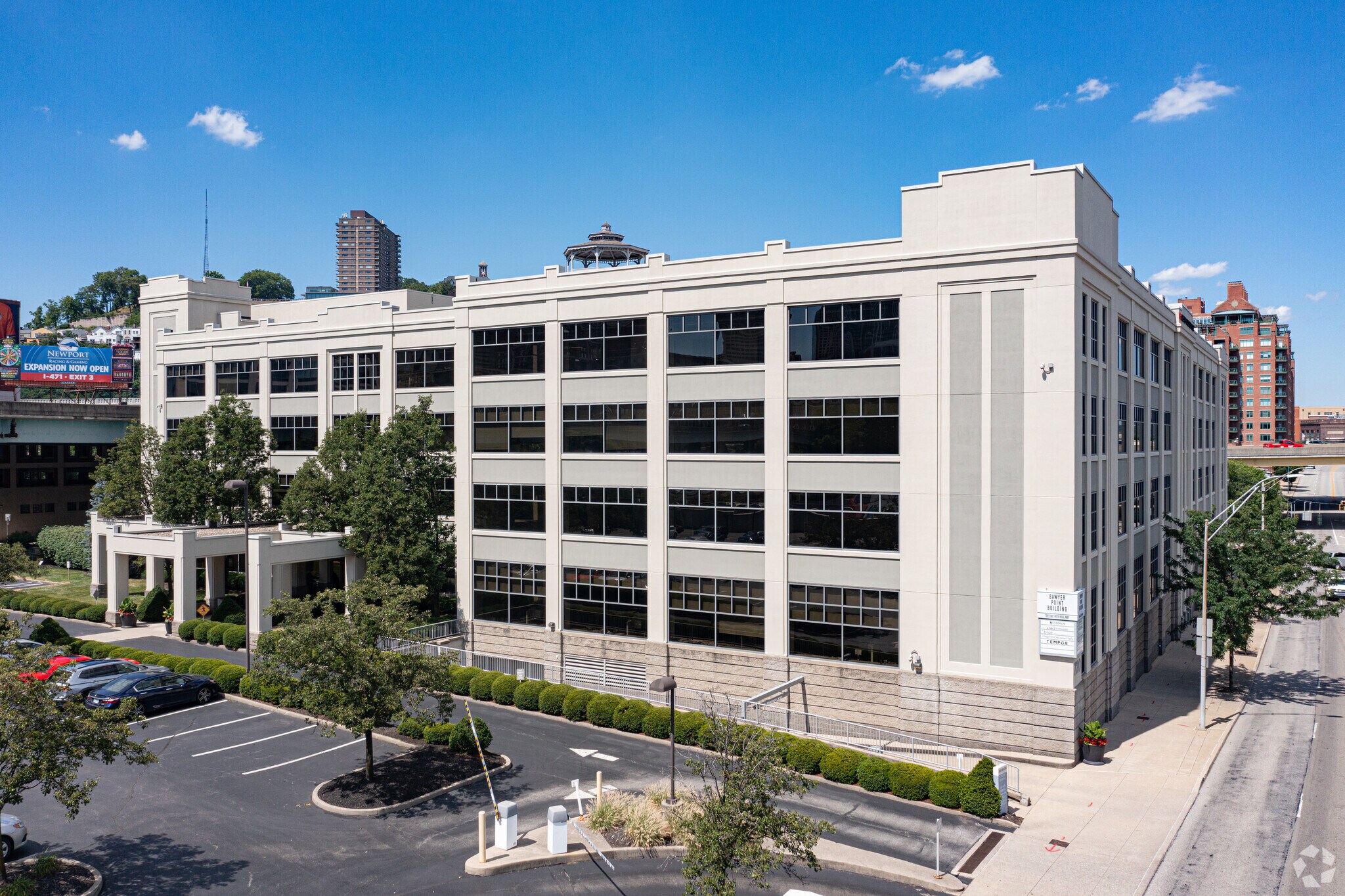 720 E Pete Rose Way, Cincinnati, OH à louer Photo de l’immeuble– Image 1 sur 19