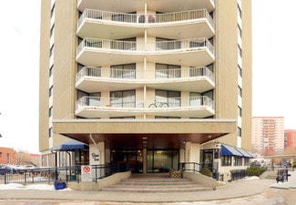 Plus de détails pour 10045 117th St NW, Edmonton, AB - Logement à vendre