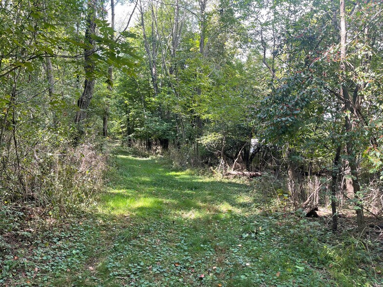 2807 Columbus Rd NE, Canton, OH à vendre - Photo de l’immeuble – Image 3 sur 8