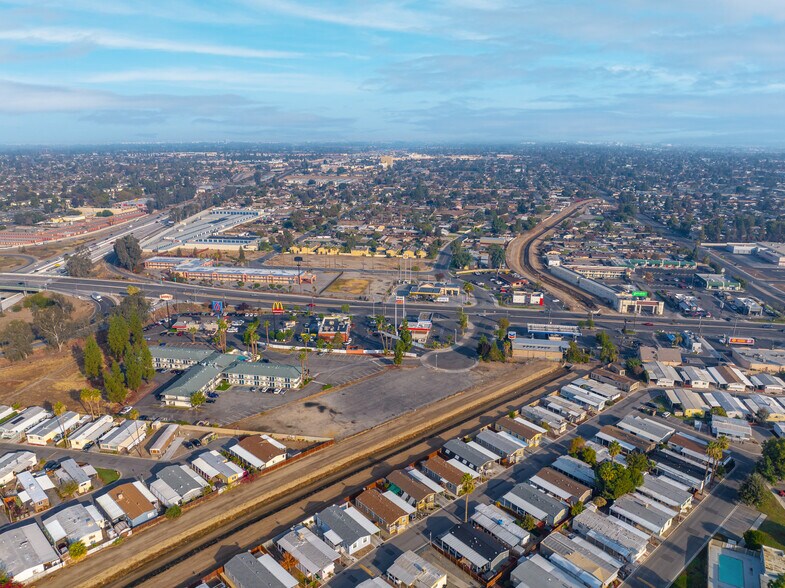 4150 El Potrero, Bakersfield, CA à vendre - Photo de l’immeuble – Image 1 sur 1